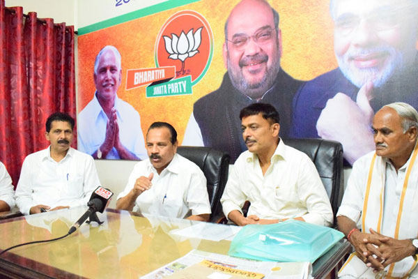 DVS-visit-BJP-office